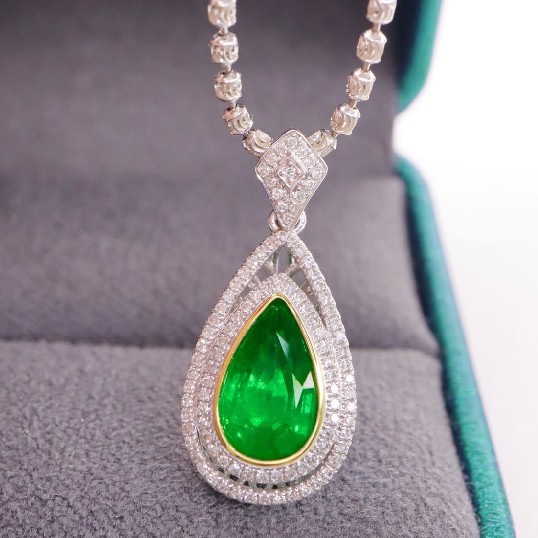 14k Gold 1.55 Ctw Vivid Green Natural Emerald & Diamond Pendant( Without Chain ) - 3
