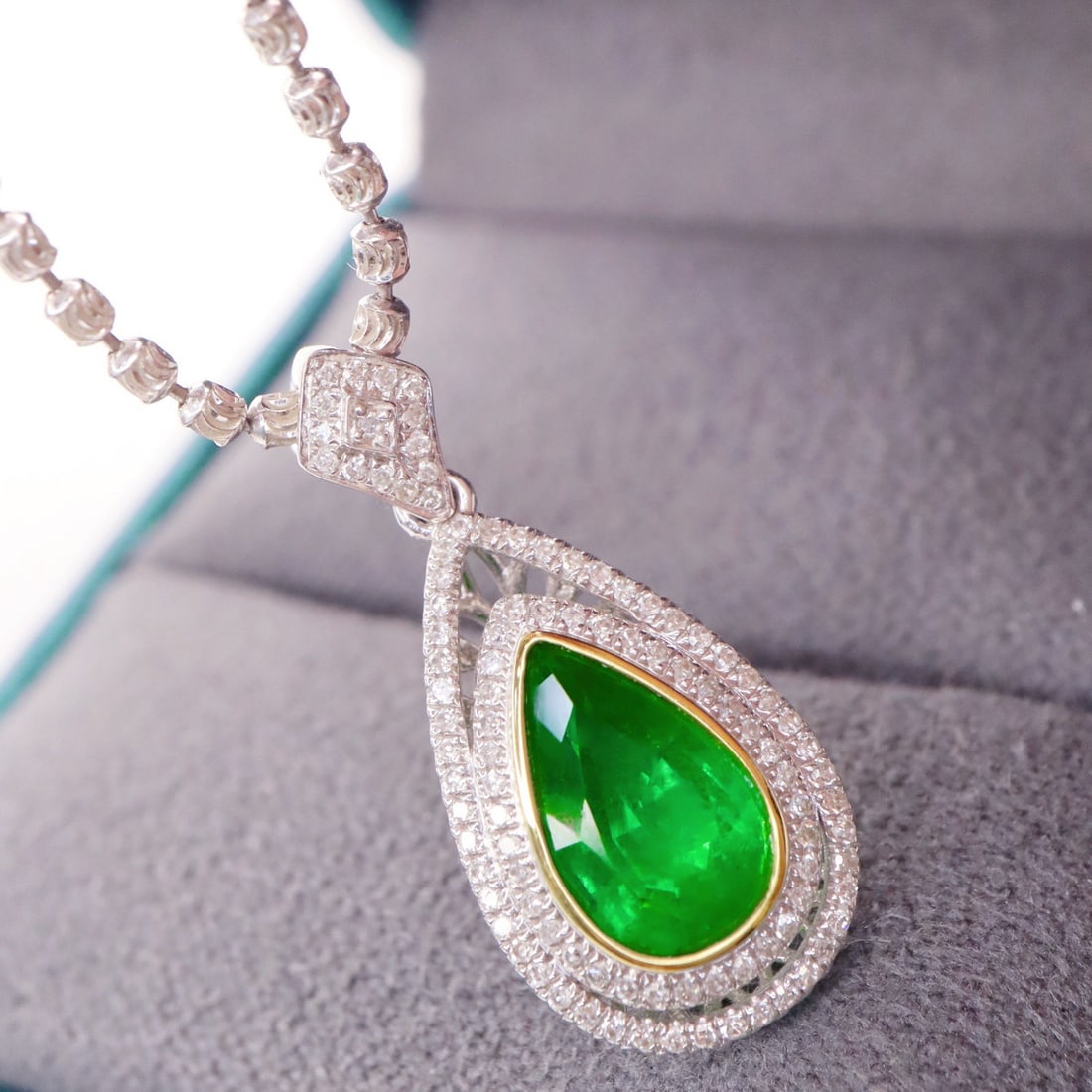 14k Gold 1.55 Ctw Vivid Green Natural Emerald & Diamond Pendant( Without Chain ) - 4