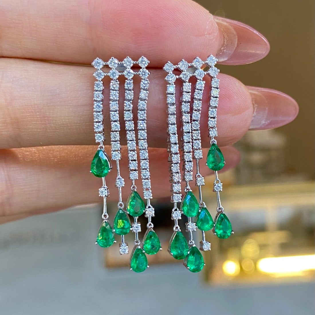 14k Gold 2.3 Ct Vivid Green Natural Emerald & Diamond Earrings: Ref:231128409 // gold content:14k gold // main gemstone:emerald // shape:pear // carat weight:2. 3ct // color:vivid green // treatment:natural // // adjacent gemstone 2 : diamond // shape:round //