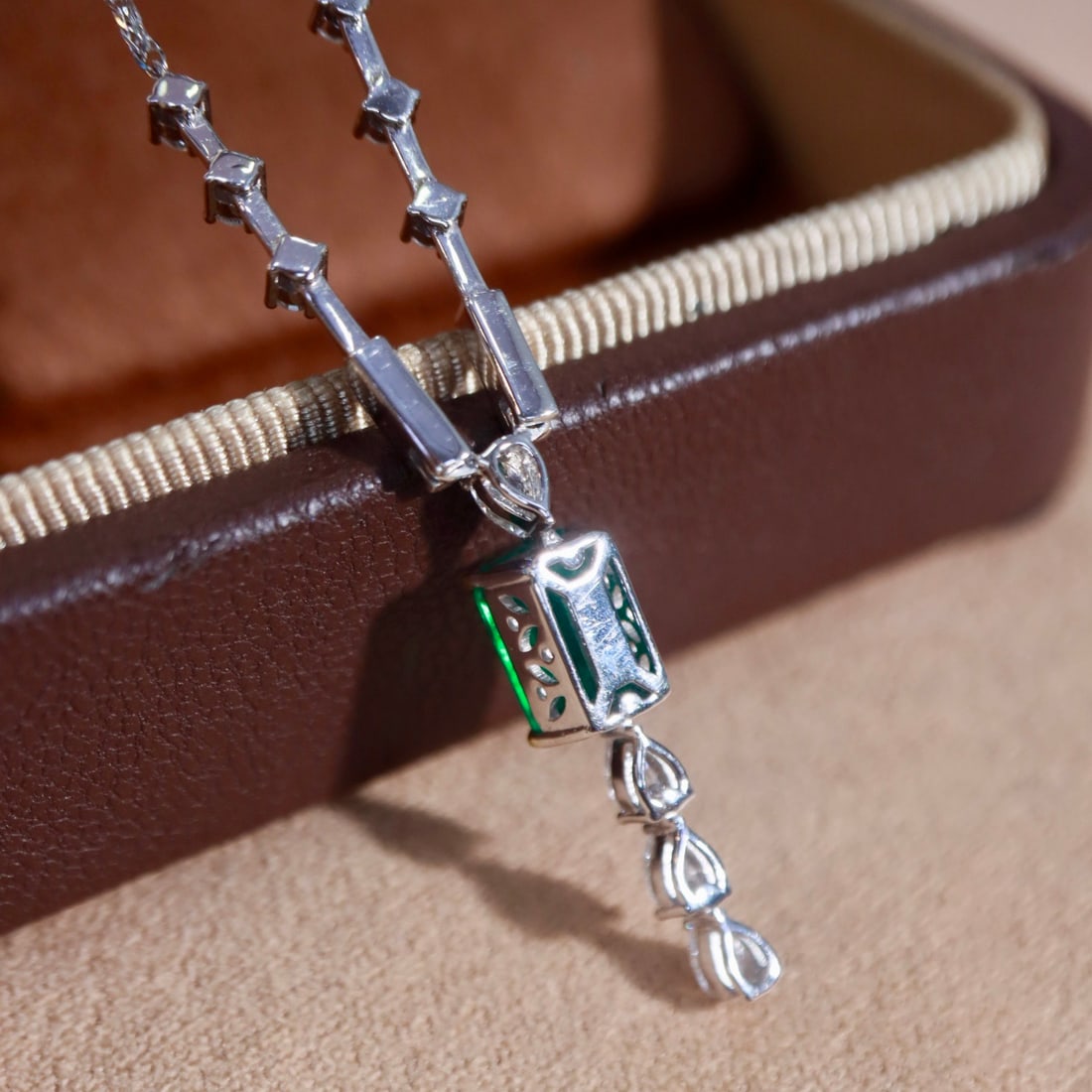 14k Gold 1.80 Ctw Vivid Green Natural Emerald & Diamond Necklace - 7