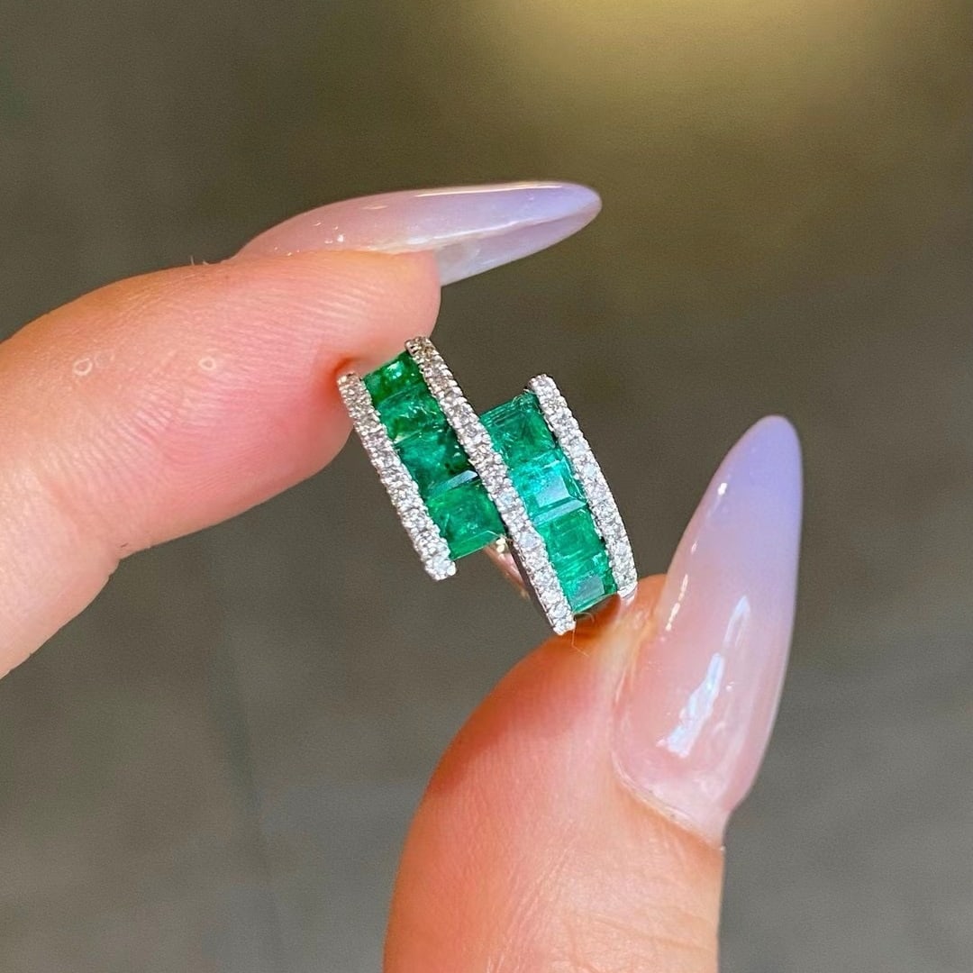 14k Gold 1 Ct Natural Emerald & Diamond Ring: Ref:231128430 // gold content:14k gold // ring size:7. 25us // // main gemstone:emerald // shape:square // carat weight:1ct // color:green // treatment:natural // // adjacent gemstone 2 : diamond // s