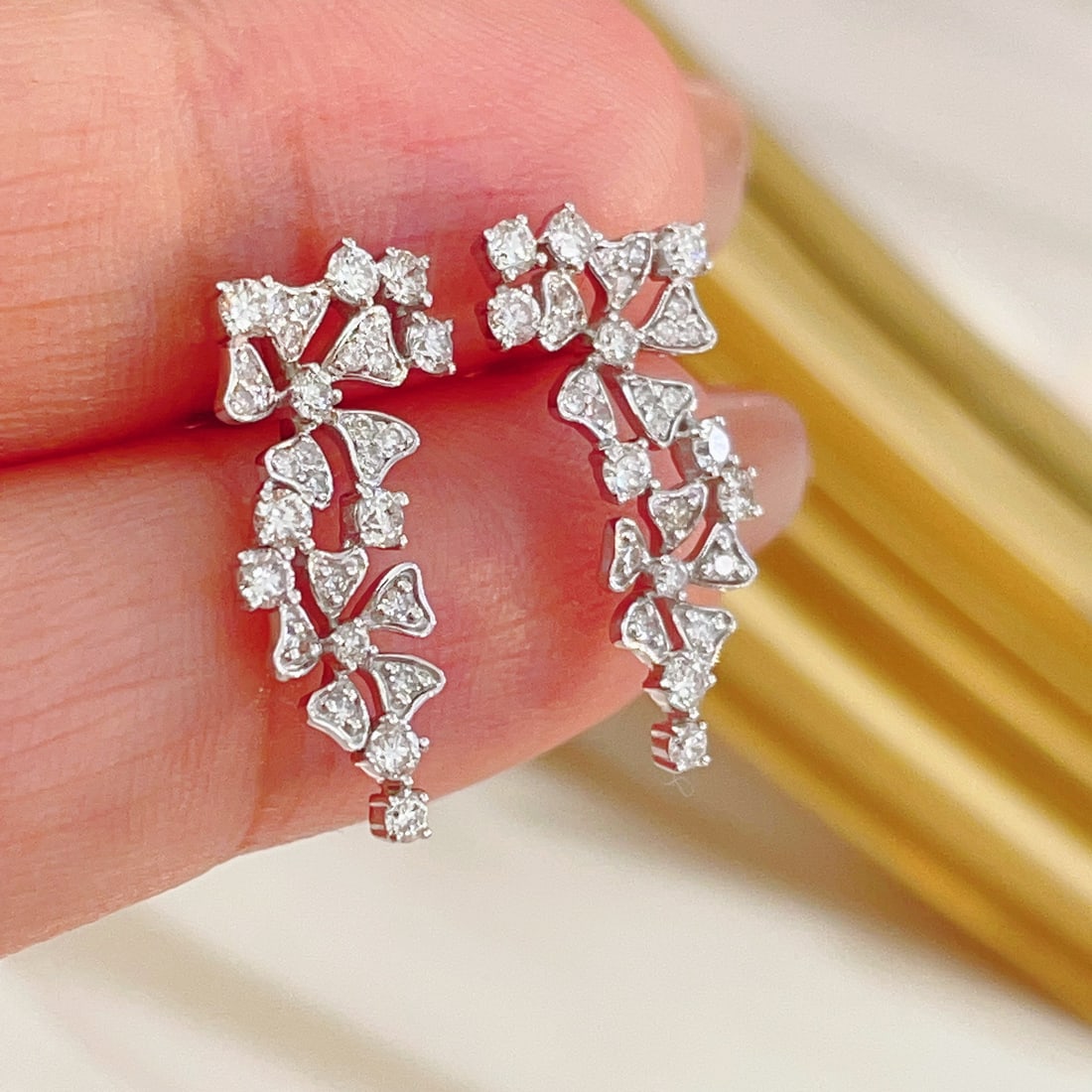 14k Gold 0.50 Ct Natural H Diamond Earrings: Ref:231128444 // gold content:14k gold // main gemstone:diamond // shape:round // carat weight:0. 50ct // clarity grade:vs-si // color:h // treatment:natural // cut grade:g // Condition: NewLow