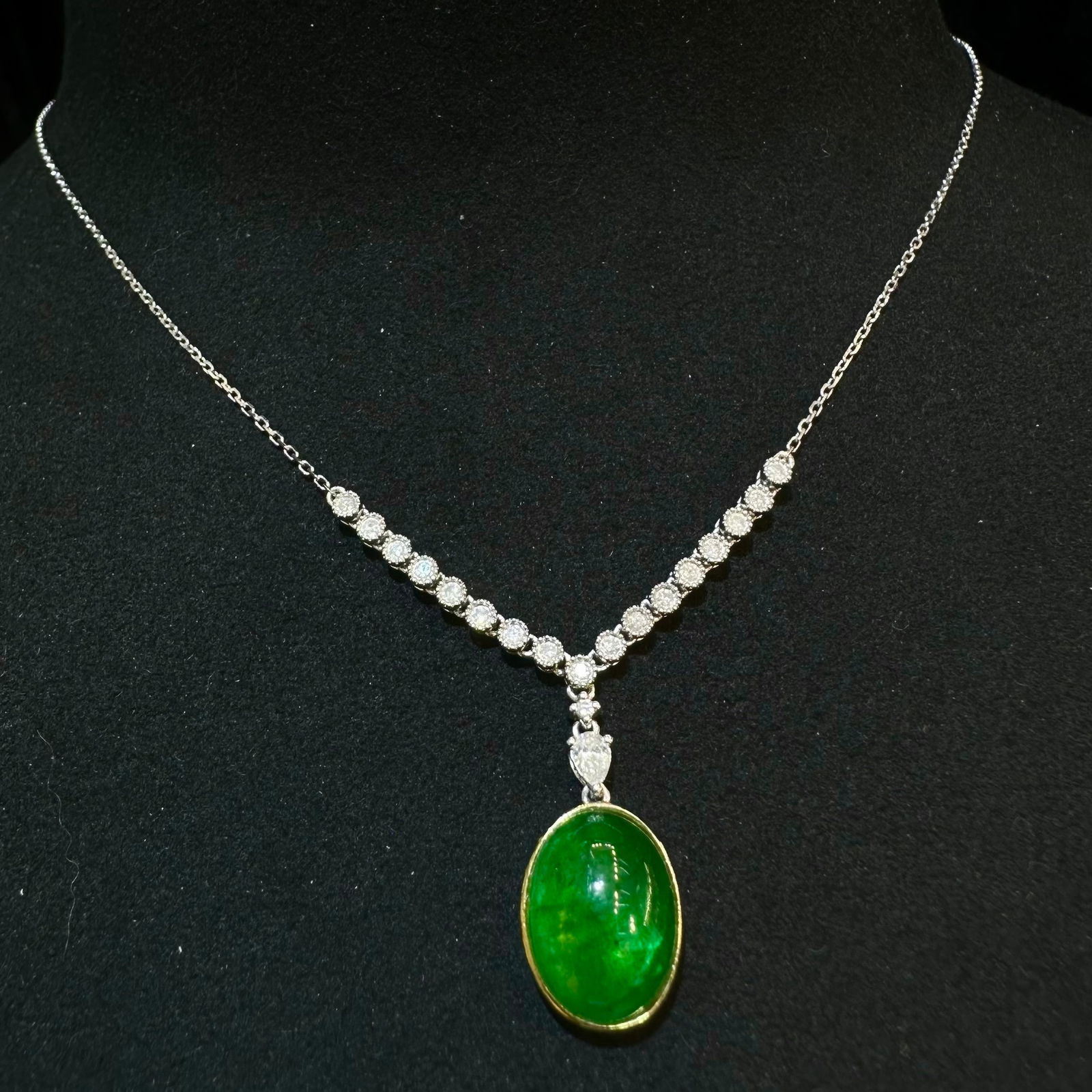 14k Gold 3.2 Ct Vivid Green Natural Emerald & Diamond Necklace (1 of 5)