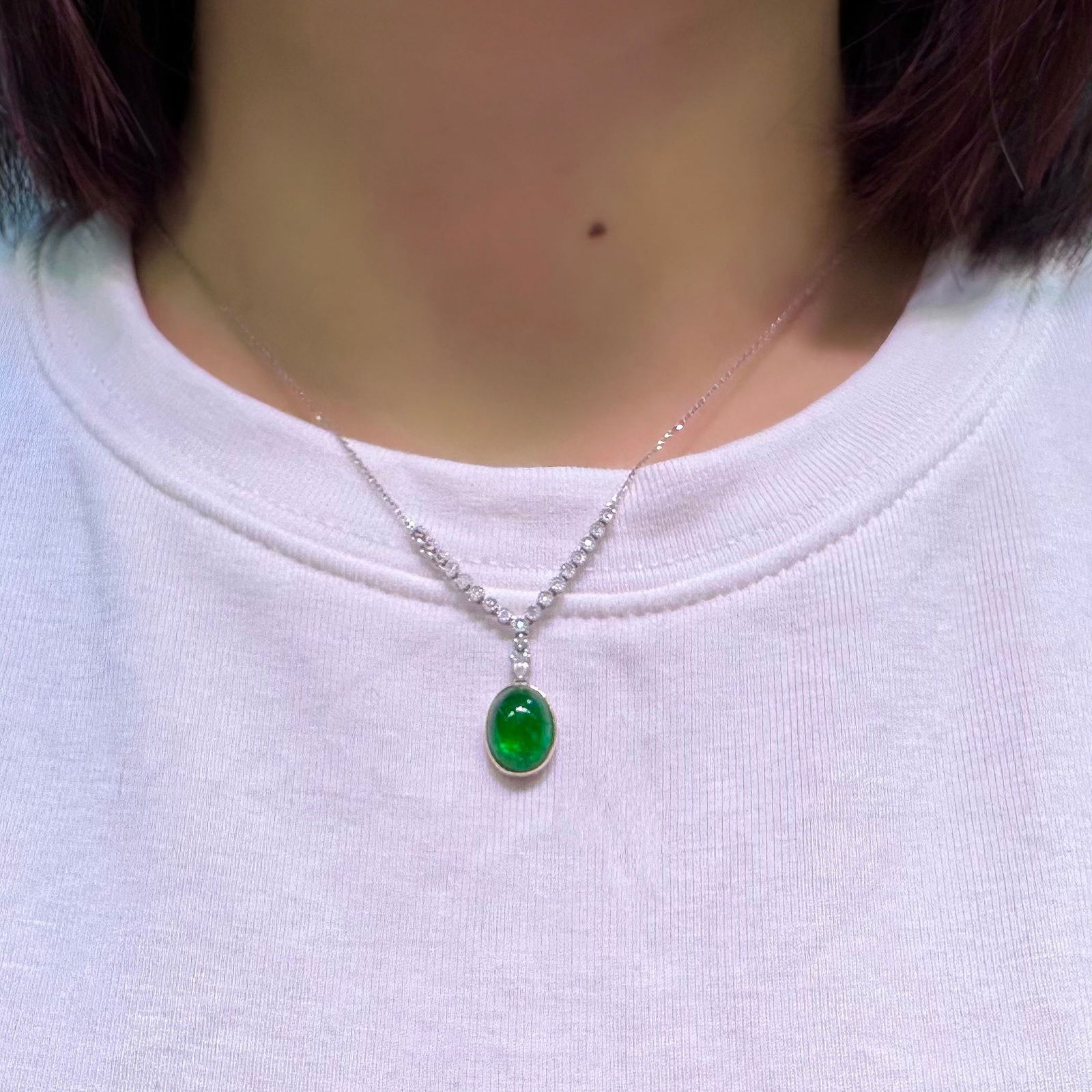 14k Gold 3.2 Ct Vivid Green Natural Emerald & Diamond Necklace - 4