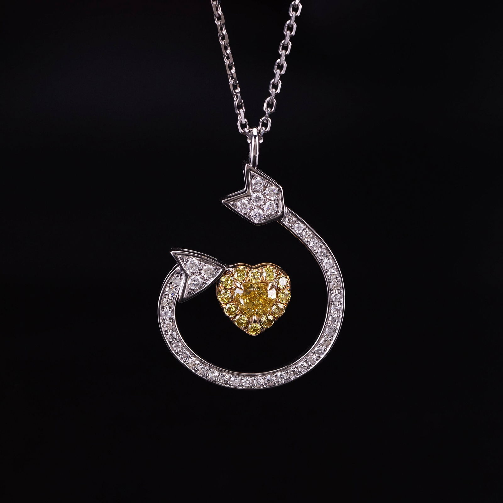 14k Gold 1.19 Ct Natural Yellow Diamond & Diamond Pendant: Ref:230794048 // gold content:14k gold // main gemstone:diamond // shape:oval // carat weight:0. 50ct // color:yellow // treatment:natural // // adjacent gemstone 2 : diamond // shape:round //carat