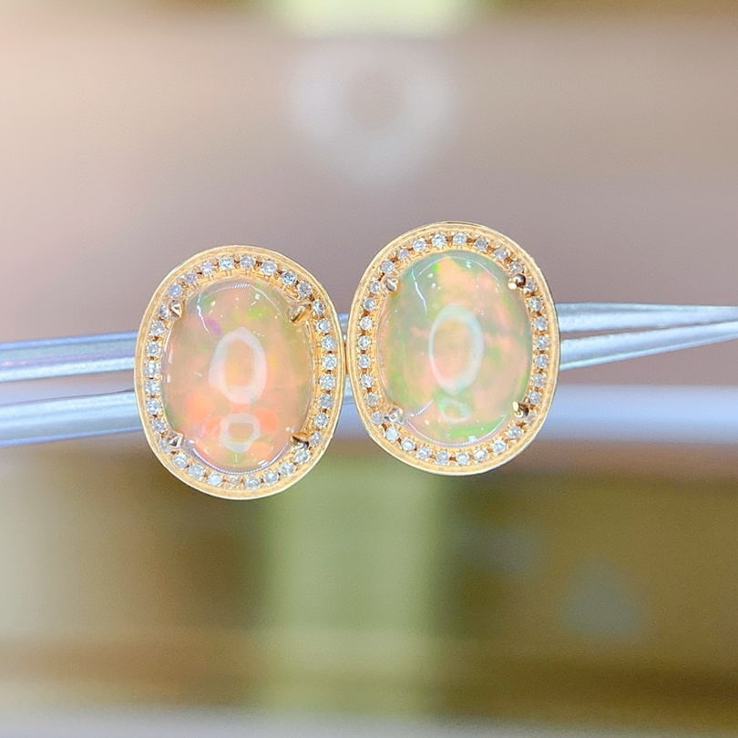 14k Gold 3.5 Ct Natural Opal & Diamond Earrings: Ref:230941006 // gold content:14k gold // main gemstone:opal // shape:oval // carat weight:3. 5ct // color:white // treatment:natural // // adjacent gemstone 2 : diamond // shape:round // clarity grad