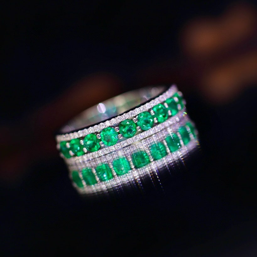 14k Gold 0.80 Ctw Vivid Green Natural Emerald & Diamond Ring - 4