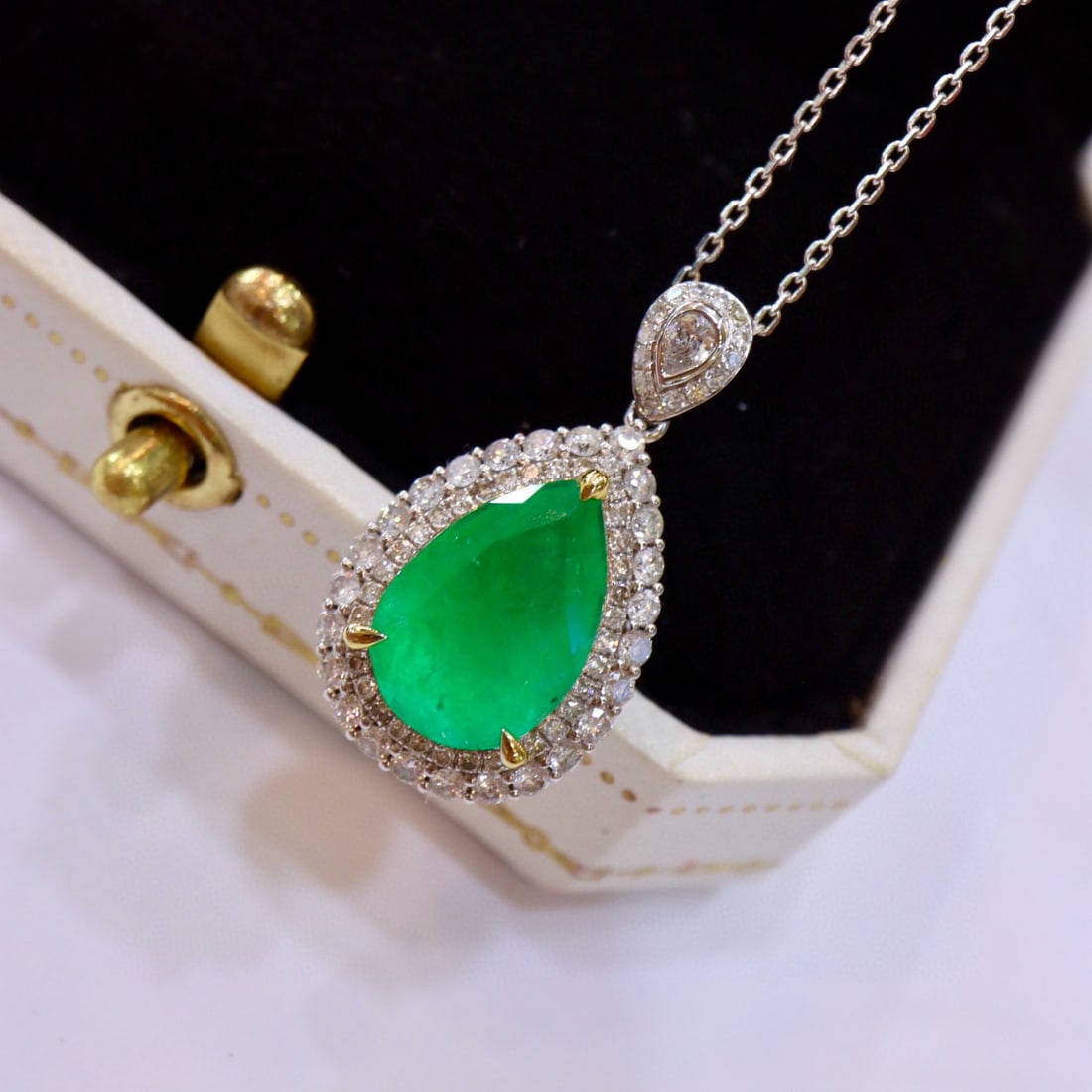 14k Gold 4.27 Ctw Natural Emerald & Diamond Pendant( Without Chain ) - 3