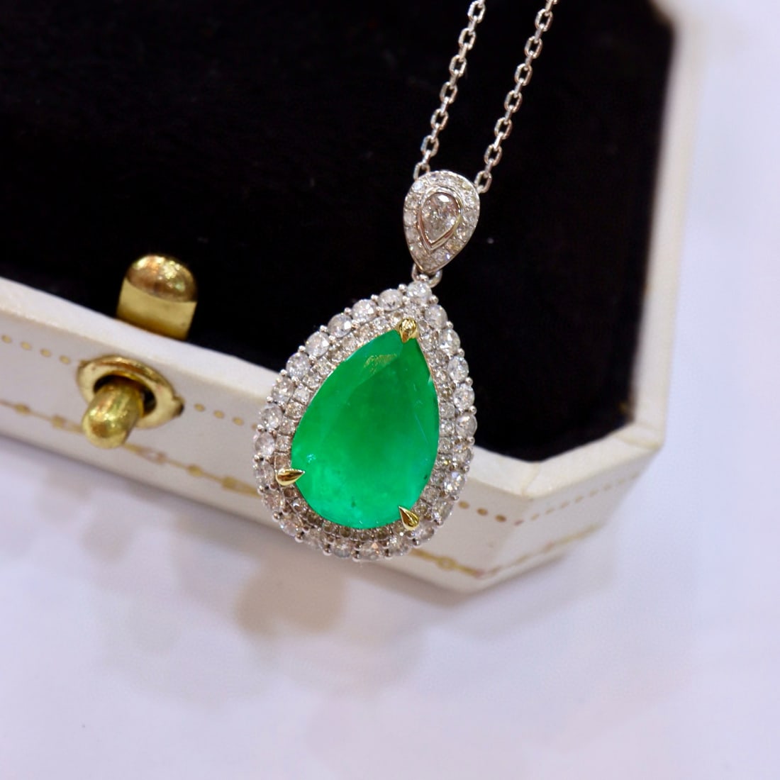 14k Gold 4.27 Ctw Natural Emerald & Diamond Pendant( Without Chain ) - 4