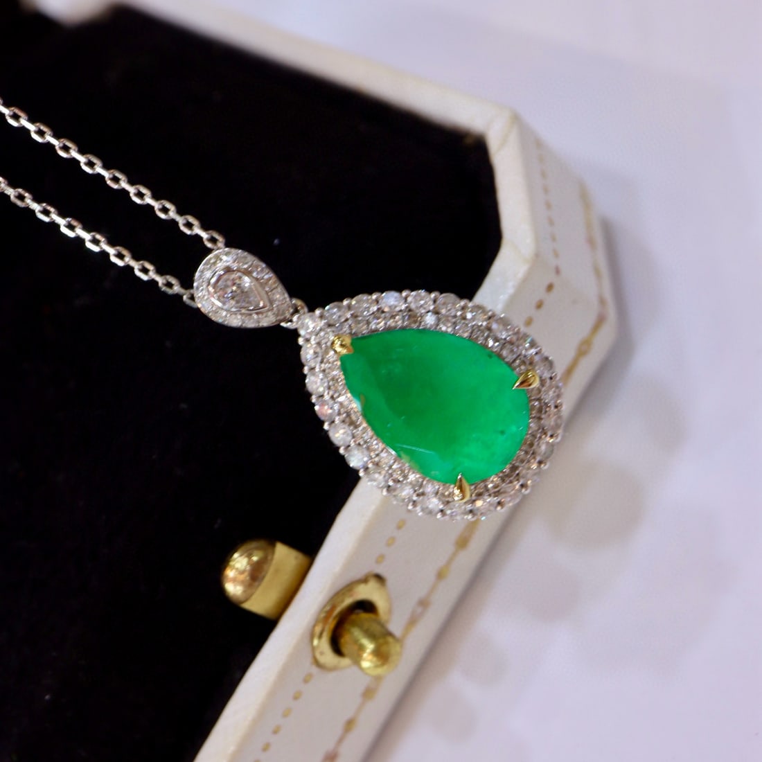 14k Gold 4.27 Ctw Natural Emerald & Diamond Pendant( Without Chain ) - 5