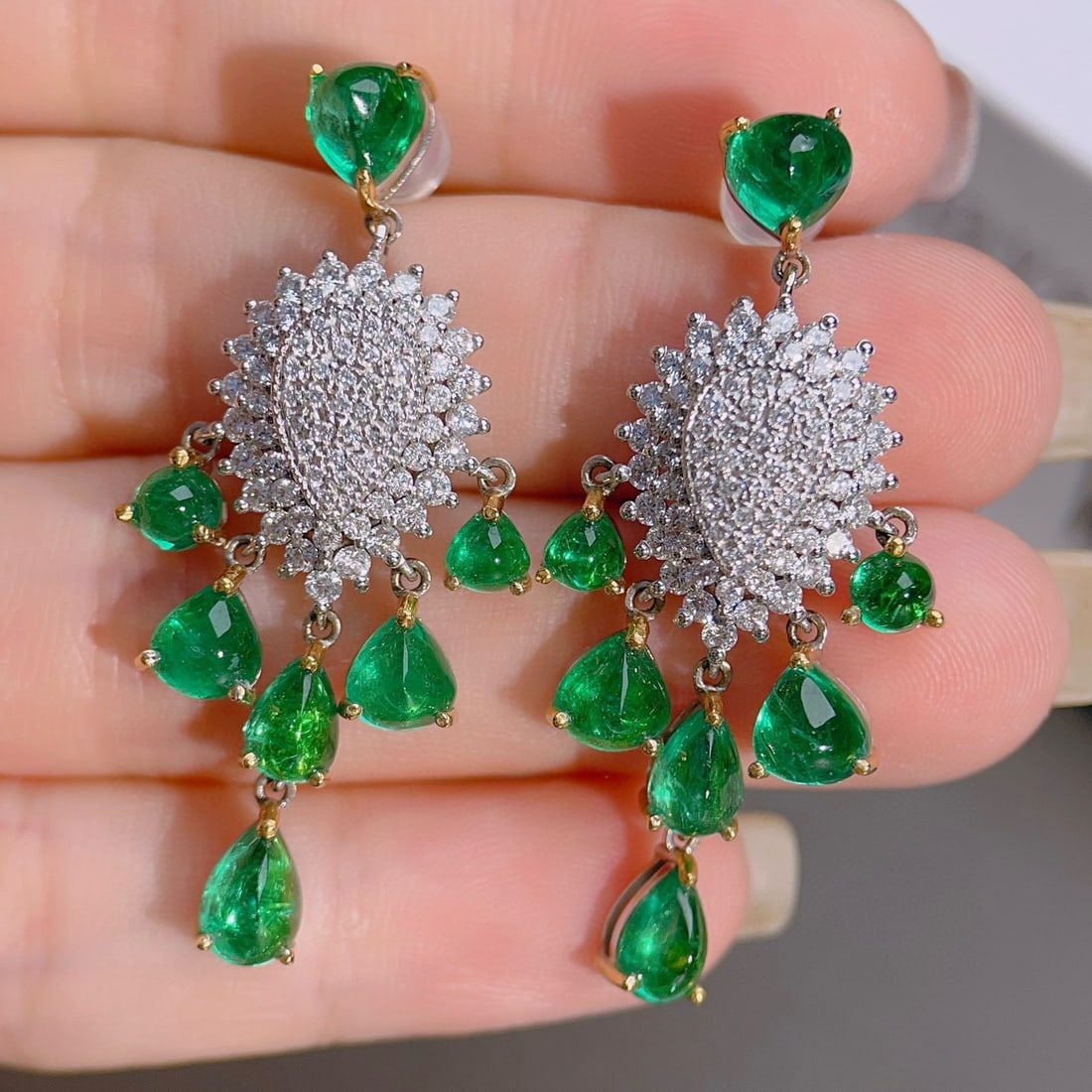 14k Gold 9.78 Ctw Vivid Green Natural Emerald & Diamond Earrings: Ref:230941045 // gold content:14k gold // main gemstone:emerald // shape:multiply // carat weight:8. 2ct // color:vivid green // treatment:natural // // adjacent gemstone 2 : diamond // shape:round //