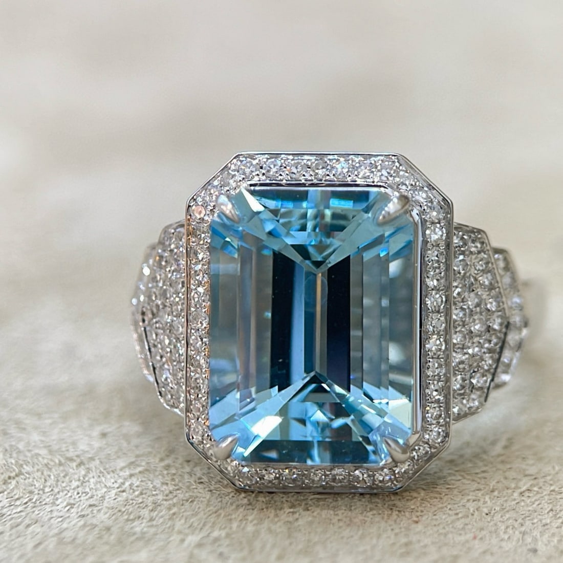14k Gold 5.7 Ctw Natural Aquamarine & Diamond Ring: Ref:230941084 // gold content:14k gold // ring size:7. 25us // // main gemstone:aquamarine // shape:octagonal // carat weight:5. 2ct // color:blue // treatment:natural // // adjacent gemstone 2 : diam