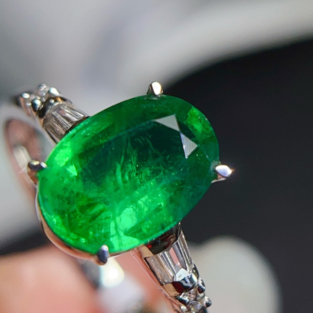 14k Gold 2.44 Ct Vivid Green Natural Emerald & Diamond Ring - 3