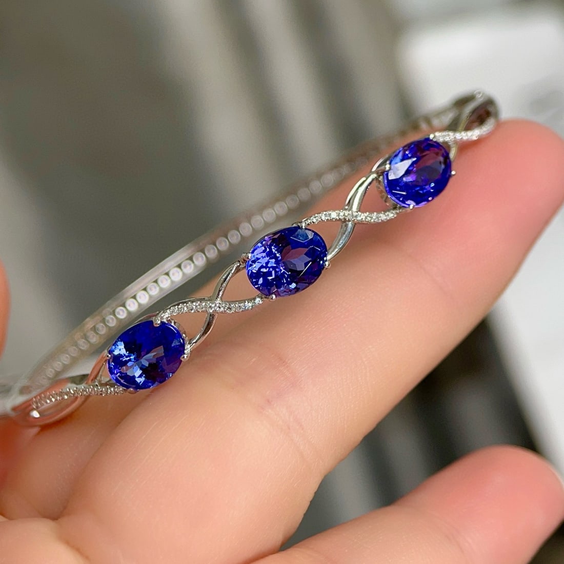 14k Gold 5.42 Ct Natural Tanzanite & Diamond Bangle - 4