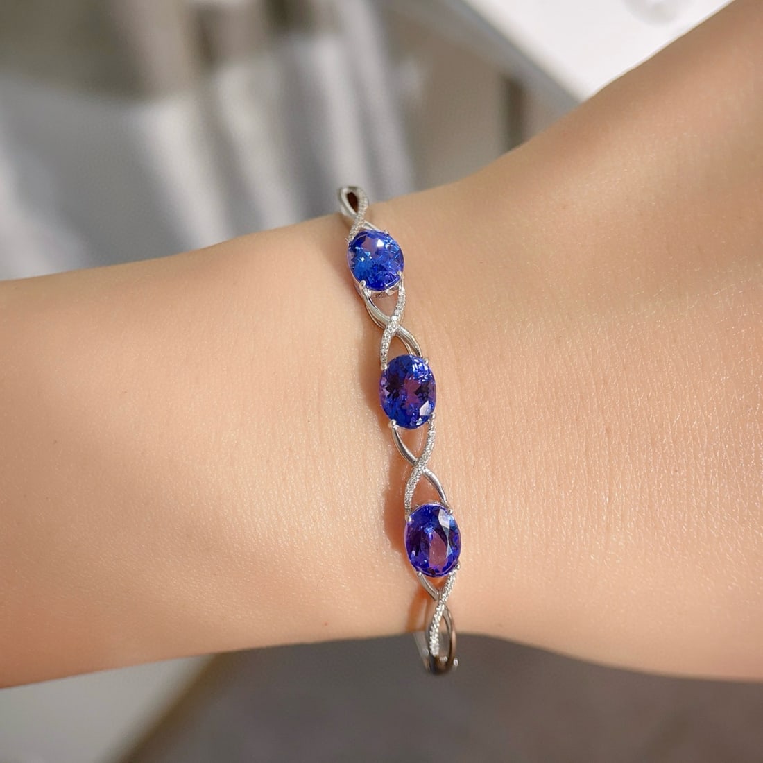 14k Gold 5.42 Ct Natural Tanzanite & Diamond Bangle - 5