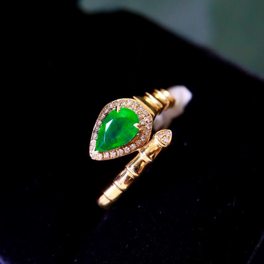 14k Gold 0.86 Ctw Vivid Green Natural Emerald & Diamond Ring: Ref:230941102 // gold content:14k gold // ring size:7. 25us // // main gemstone:emerald // shape:pear // carat weight:0. 75ct // color:vivid green // treatment:natural // // adjacent gemstone 2 : diam