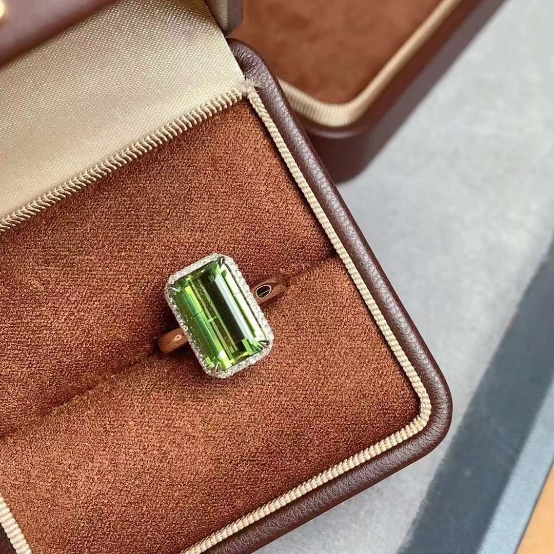 14k Gold 4.97 Ctw Natural Tourmaline & Diamond Ring: Ref:230941104 // gold content:14k gold // ring size:7. 25us // // main gemstone:tourmaline // shape:octagonal // carat weight:4. 85ct // color:green // treatment:natural // // adjacent gemstone 2 : di