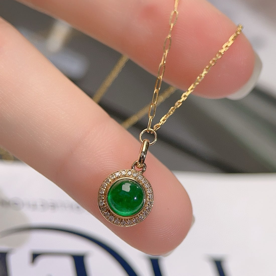 14k Gold 0.95 Ct Vivid Green Natural Emerald & Diamond Necklace: Ref:230941108 // gold content:14k gold // main gemstone:emerald // shape:round // carat weight:0. 95ct // color:vivid green // treatment:natural // cut grade:g // // adjacent gemstone 2 : diamond