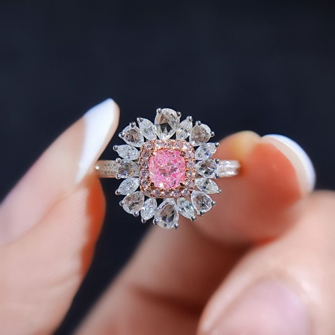 14k Gold 0.93 Ctw Natural Pink Diamond & Diamond Ring: Ref:230941109 // gold content:14k gold // ring size:7. 25us // // main gemstone:pink diamond // shape:cushion // carat weight:0. 30ct // color:pink // treatment:natural // // adjacent gemstone 2 : dia