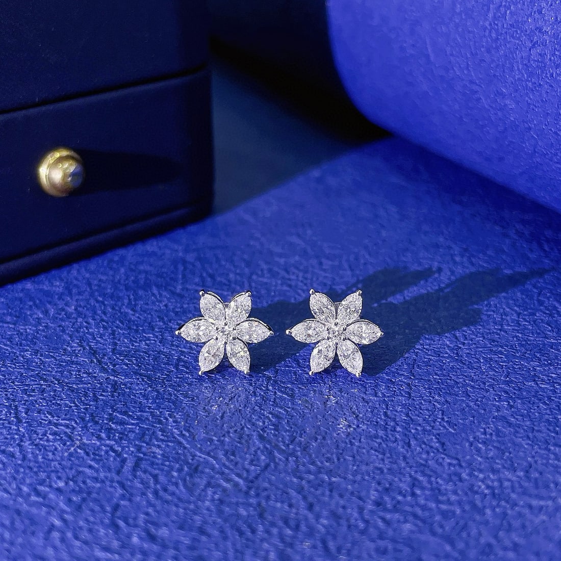 14k Gold 1.06 Ctw Natural H Diamond Earrings: Ref:230941137 // gold content:14k gold // main gemstone:diamond // shape:marquise // carat weight:1. 0ct // clarity grade:vs-si // color:h // treatment:natural // // adjacent gemstone 2 : diamond // s