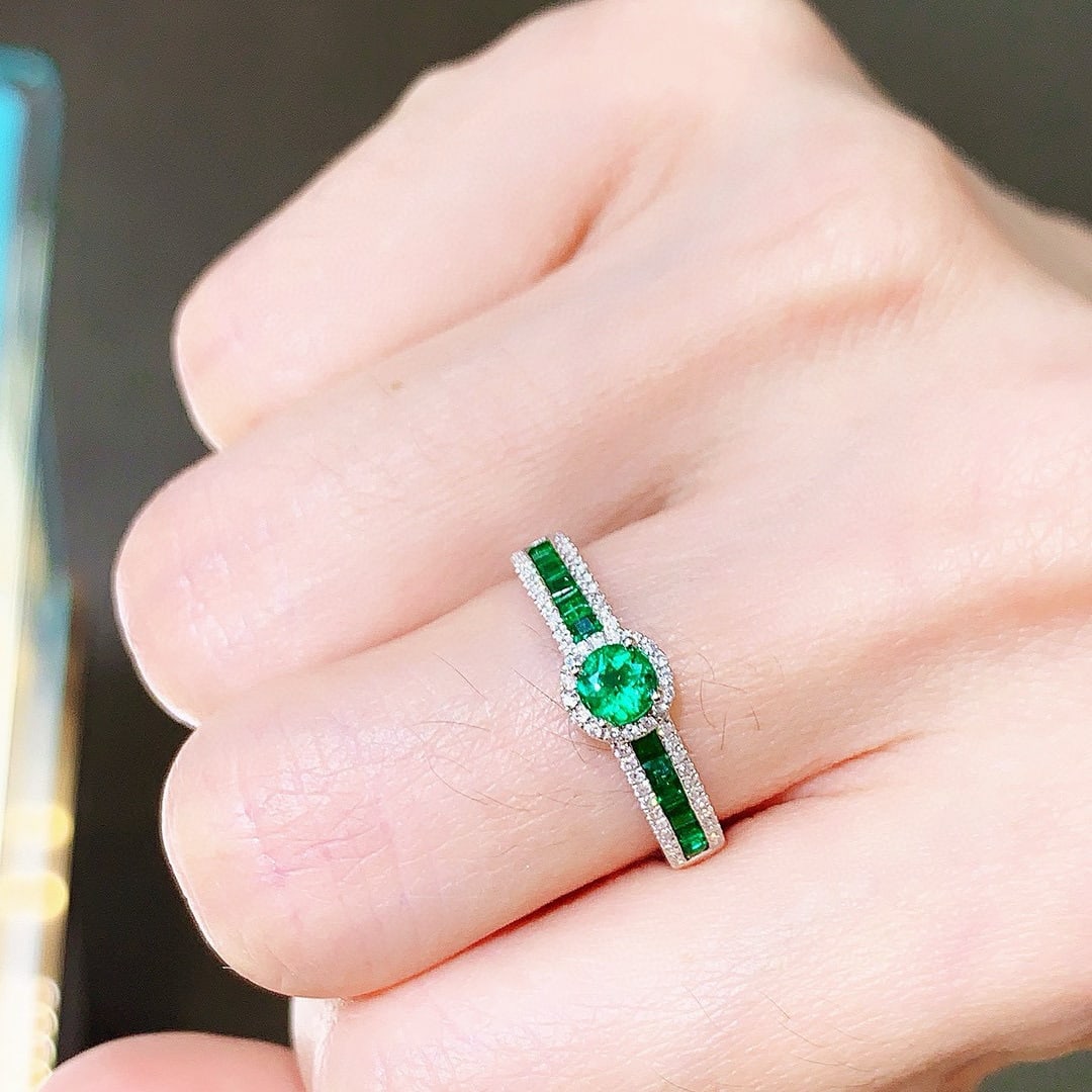 14k Gold 0.38 Ctw Vivid Green Natural Emerald & Diamond Ring - 4