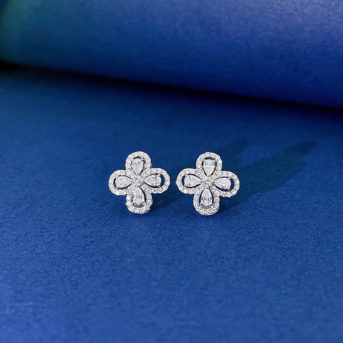 14k Gold 0.88 Ctw Natural H Diamond Earrings: Ref:230941152 // gold content:14k gold // main gemstone:diamond // shape:pear // carat weight:0. 52ct // clarity grade:vs-si // color:h // treatment:natural // // adjacent gemstone 2 : diamond // shap