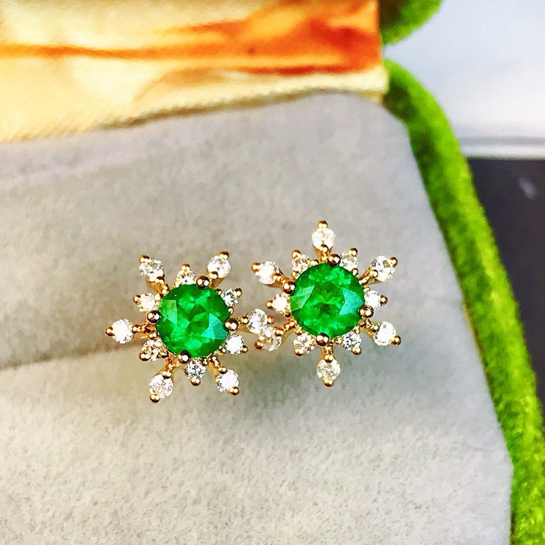 14k Gold 0.70 Ctw Vivid Green Natural Emerald & Diamond Earrings - 3