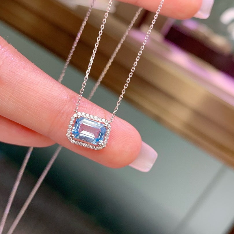 14k Gold 1.18 Ctw Natural Aquamarine & Diamond Necklace: Ref:230941157 // gold content:14k gold // main gemstone:aquamarine // shape:octagonal // carat weight:1. 07ct // color:blue // treatment:natural // // adjacent gemstone 2 : diamond // shape:round