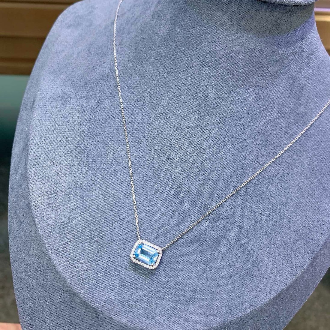 14k Gold 1.18 Ctw Natural Aquamarine & Diamond Necklace - 2