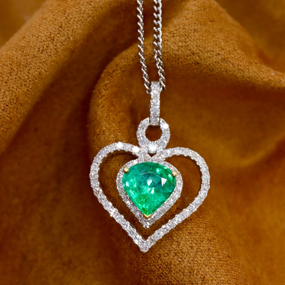 14k Gold 0.95 Ctw Natural Emerald & Diamond Pendant( Without Chain ): Ref:230941167 // gold content:14k gold // main gemstone:emerald // shape:pear // carat weight:0. 65ct // color:green // treatment:natural // // adjacent gemstone 2 : diamond // shape:round // carat