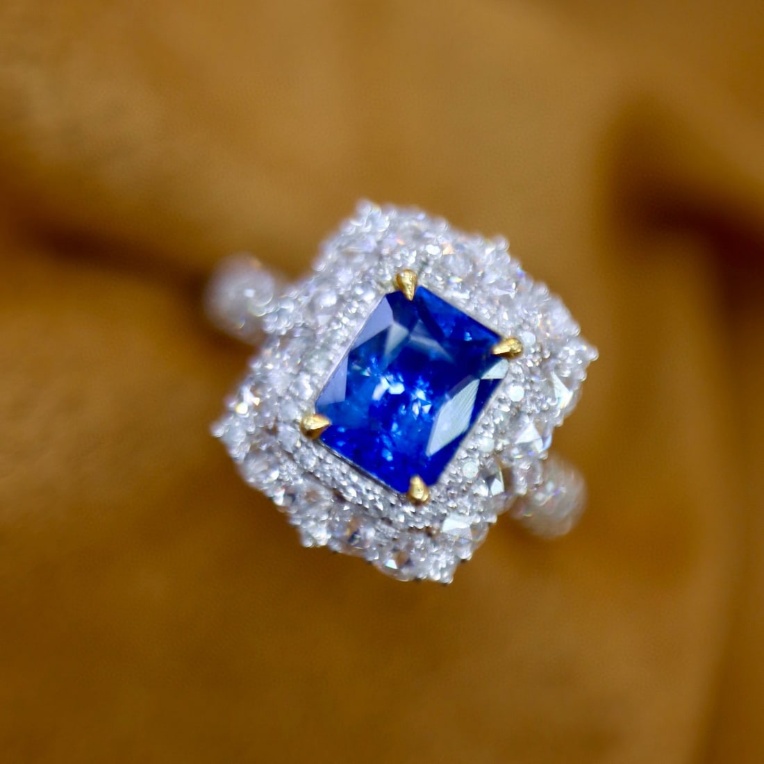 14k Gold 2.34 Ctw Natural Sapphire & Diamond Ring - 2