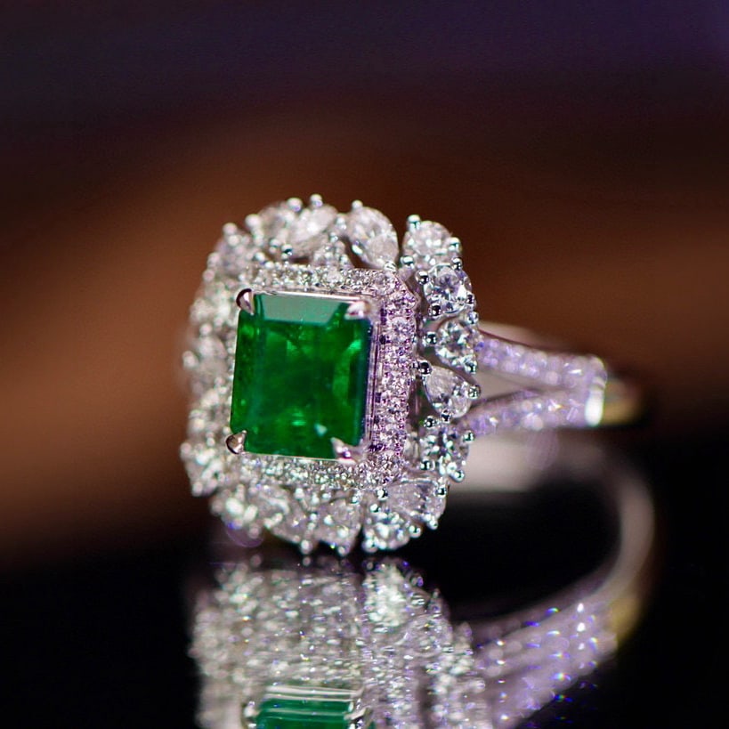 14k Gold 2.07 Ctw Vivid Green Natural Emerald & Diamond Ring - 4