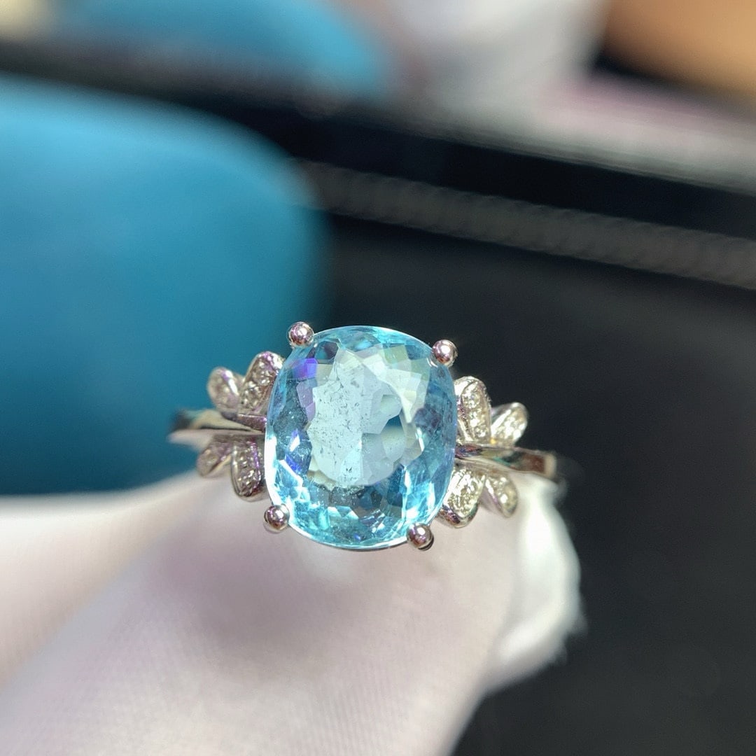 14k Gold 2.7 Ct Natural Aquamarine & Diamond Ring: Ref:230941181 // gold content:14k gold // ring size:7. 25us // // main gemstone:aquamarine // shape:oval // carat weight:2. 7ct // color:blue // treatment:natural // // adjacent gemstone 2 : diamond /