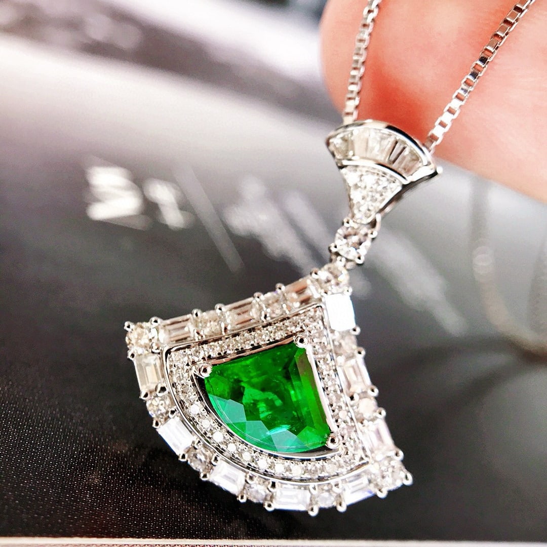 14k Gold 1.48 Ctw Vivid Green Natural Emerald & Diamond Pendant( Without Chain ) - 2