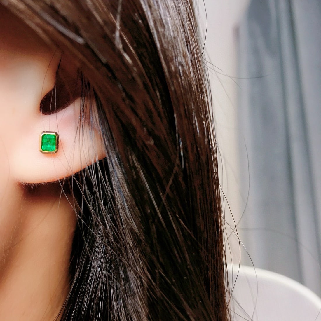 14k Gold 0.42 Ct Vivid Green Natural Emerald Earrings - 4