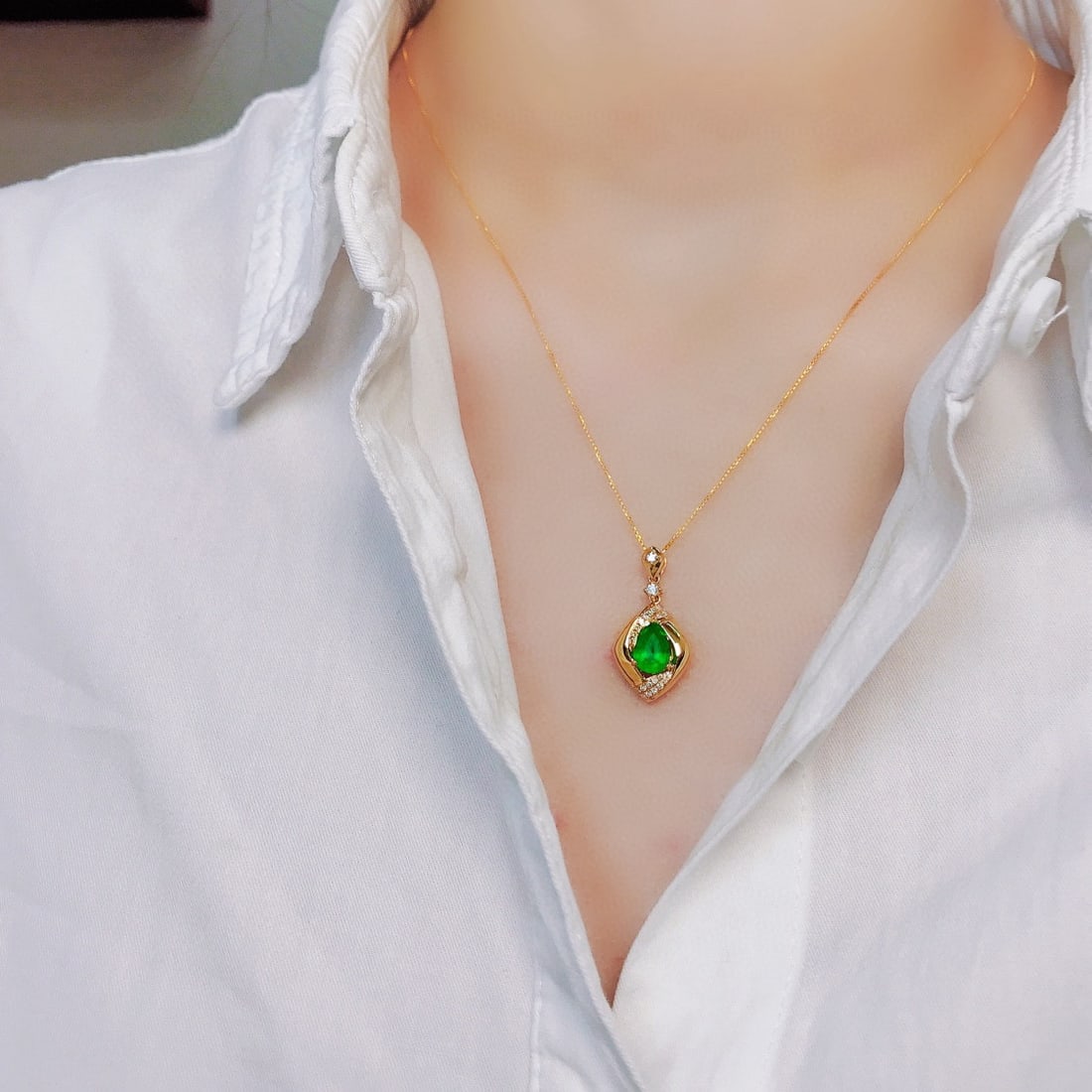 14k Gold 1.07 Ctw Vivid Green Natural Emerald & Diamond Pendant( Without Chain ) - 5