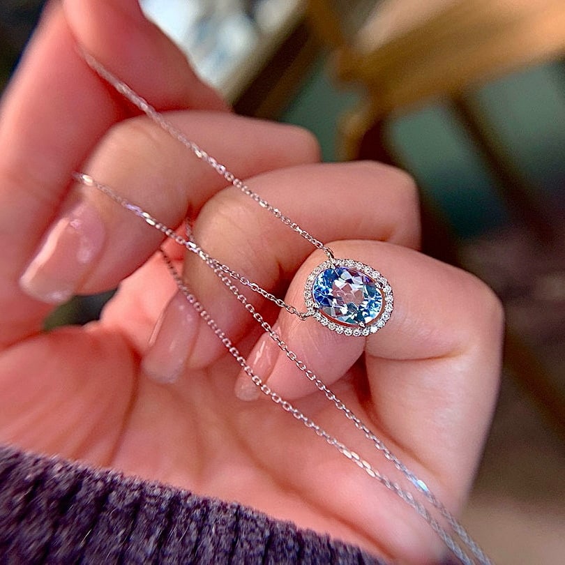 14k Gold 1.30 Ctw Natural Aquamarine & Diamond Necklace: Ref:230941216 // gold content:14k gold // main gemstone:aquamarine // shape:oval // carat weight:1. 19ct // color:santa maria color // treatment:natural // // adjacent gemstone 2 : diamond //
