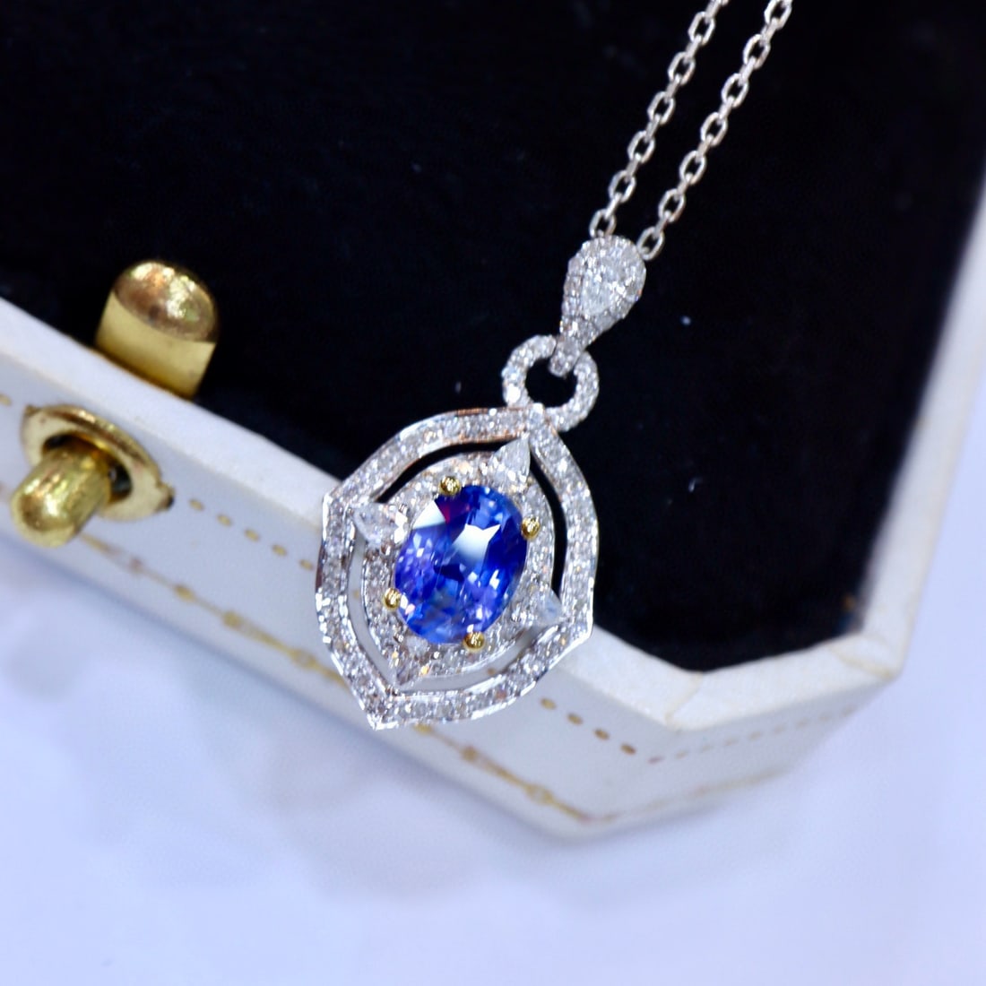 14k Gold 1.37 Ctw Natural Sapphire & Diamond Pendant( Without Chain ): Ref:230941219 // gold content:14k gold // main gemstone:sapphire // shape:oval // carat weight:1. 0ct // color:blue // treatment:natural // // adjacent gemstone 2 : diamond // shape:round // carat wei