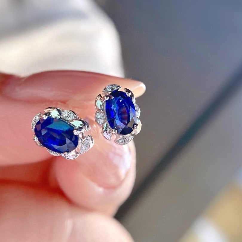 14k Gold 1.22 Ctw Vivid Blue Natural Sapphire & Diamond Earrings: Ref:230941221 // gold content:14k gold // main gemstone:sapphire // shape:oval // carat weight:1. 19ct // color:vivid blue // treatment:natural // // adjacent gemstone 2 : diamond // shape:round // ca
