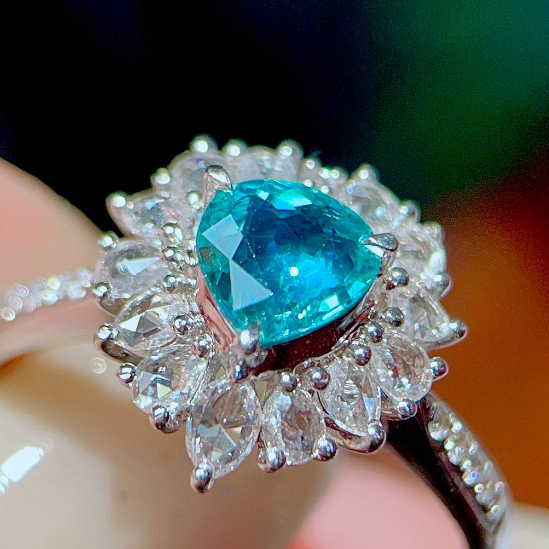14k Gold 0.88 Ctw Natural Paraiba Tourmaline & Diamond Ring - 4