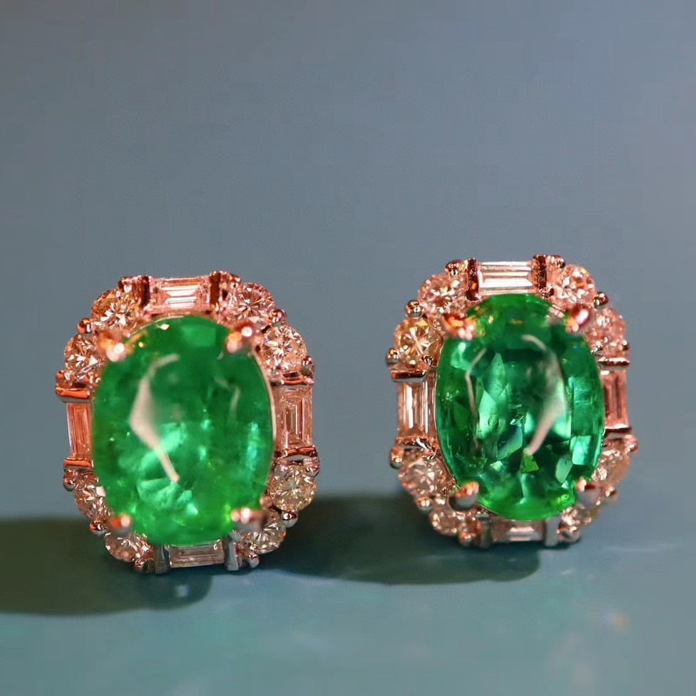 14k Gold 2.76 Ctw Natural Emerald & Diamond Earrings: Ref:230941233 // gold content:14k gold // main gemstone:emerald // shape:oval // carat weight:2. 2ct // color:green // treatment:natural // // adjacent gemstone 2 : diamond // shape:multiply //