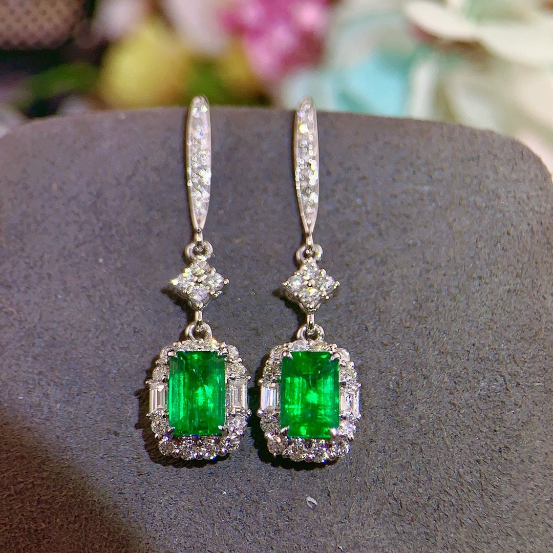 14k Gold 1.94 Ctw Vivid Green Natural Emerald & Diamond Earrings: Ref:230941242 // gold content:14k gold // main gemstone:emerald // shape:octagonal // carat weight:1. 31ct // color:vivid green // treatment:natural // // adjacent gemstone 2 : diamond // shape:multip