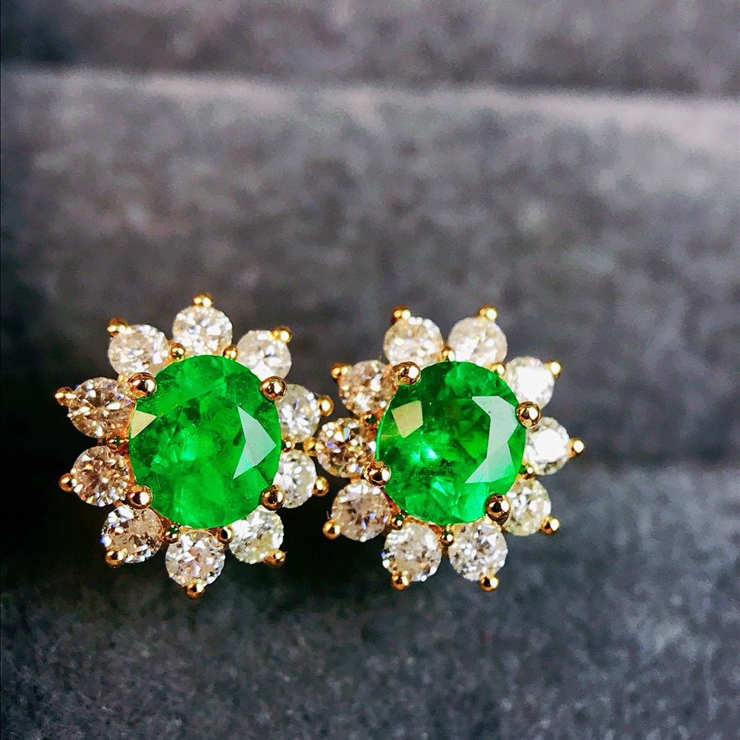 14k Gold 1.07 Ctw Vivid Green Natural Emerald & Diamond Earrings - 2