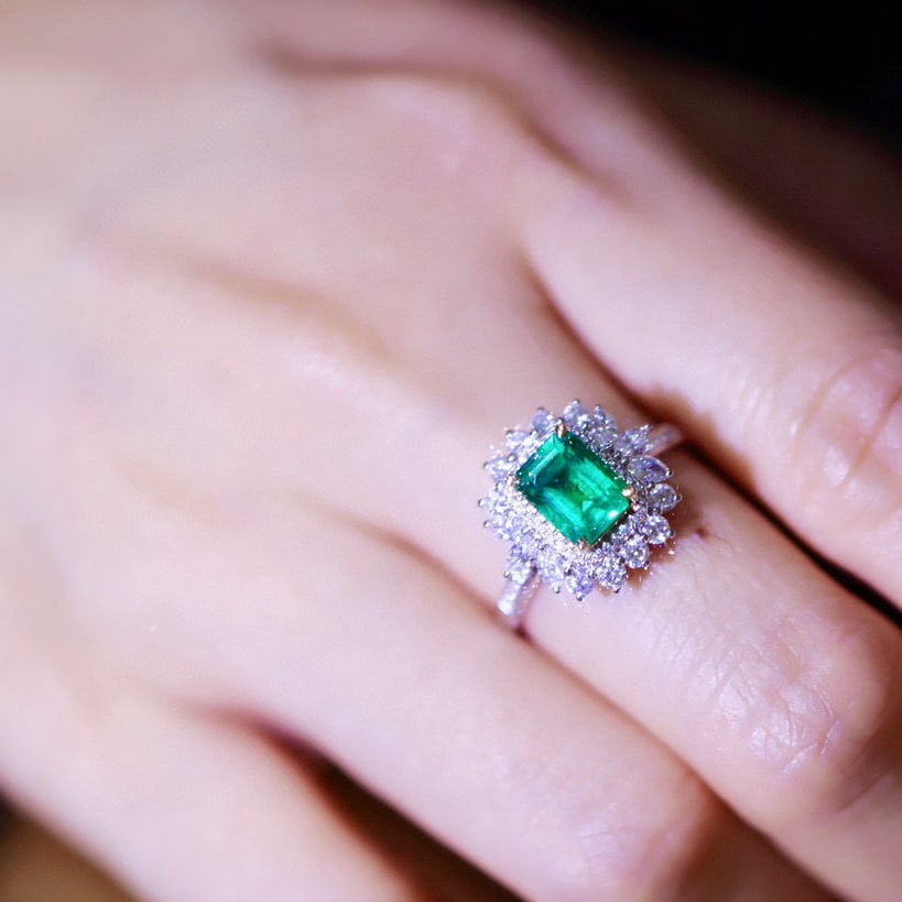 14k Gold 2.22 Ctw Vivid Green Natural Emerald & Diamond Ring - 2