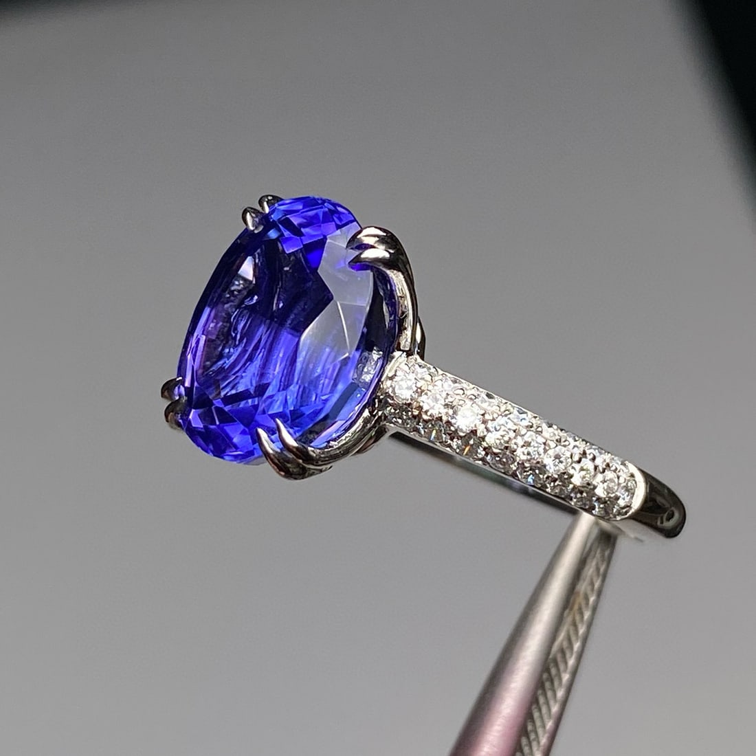 14k Gold 6.03 Ctw Natural Tanzanite & Diamond Ring - 5