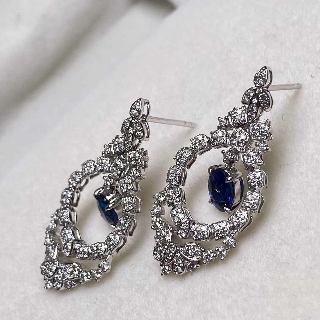 14k Gold 0.98 Ctw Vivid Blue Natural Sapphire & Diamond Earrings - 5