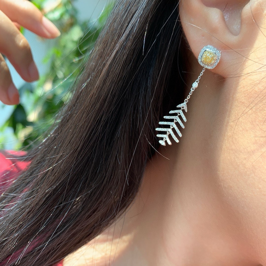 14k Gold 0.9 Ct Natural Color Diamond Earrings - 4