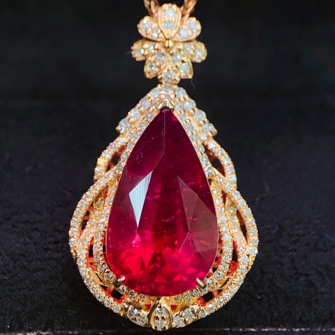 14k Gold 8.16 Ctw Natural Tourmaline & Diamond Pendant( Without Chain ): Ref:230942071 // gold content:14k gold // main gemstone:tourmaline // shape:pear // carat weight:7. 55ct // color:red // treatment:natural // // adjacent gemstone 2 : diamond // shape:round // carat w