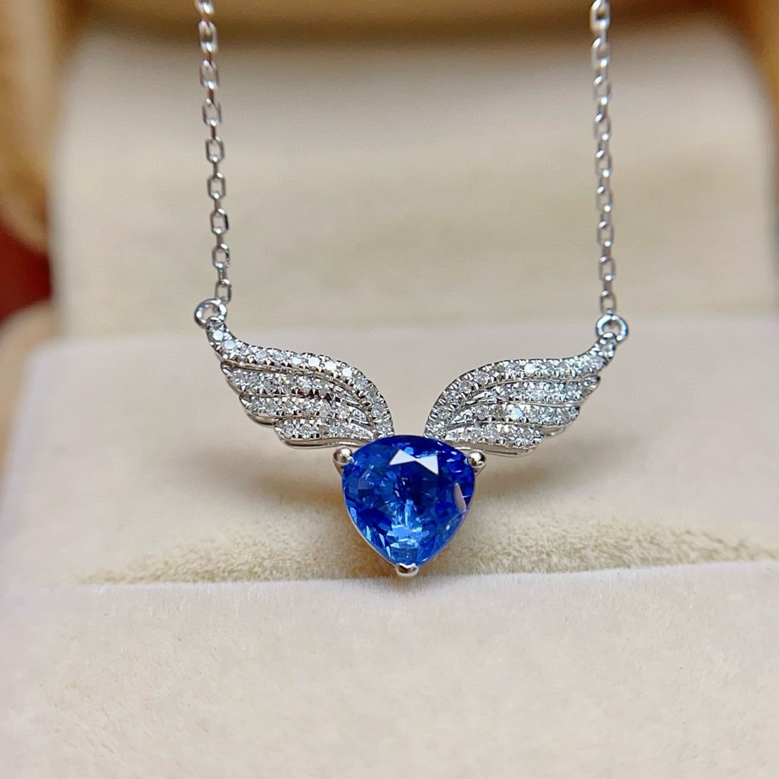 14k Gold 1.40 Ct Natural Sapphire & Diamond Necklace: Ref:230942112 // gold content:14k gold // main gemstone:sapphire // shape:pear // carat weight:1. 40ct // color:blue // treatment:natural // // adjacent gemstone 2 : diamond // number of stones:58