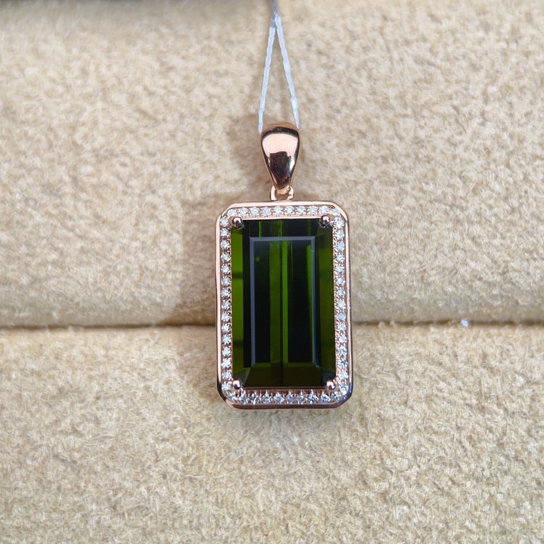 14k Gold 4.65 Ctw Natural Tourmaline & Diamond Pendant( Without Chain ): Ref:230942145 // gold content:14k gold // main gemstone:tourmaline // shape:octagonal // carat weight:4. 5ct // color:green // treatment:natural // // adjacent gemstone 2 : diamond // number of